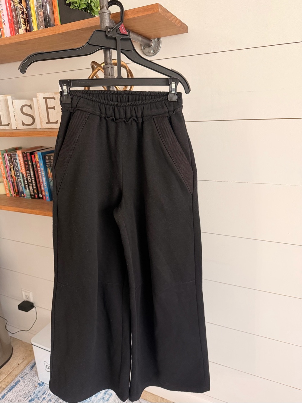 Edikted Black Wide-Leg Elastic-Waist Sweatpants for Kids - Picture 4 of 5